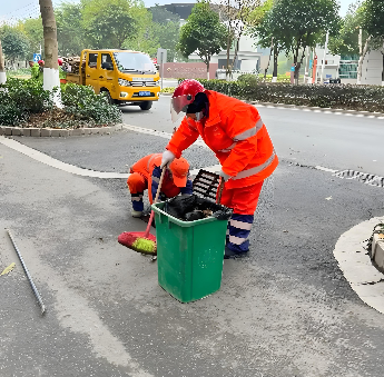 全国人大代表李文玲：  环卫一线的“知心代表”